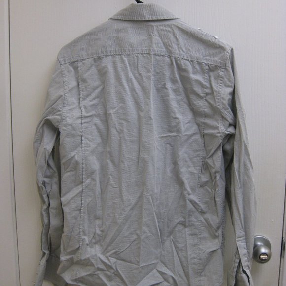 NWOT gray and white Guess button-up shirt M medium - Picture 3 of 4